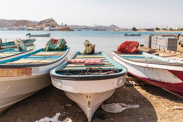 Wilson, Emily M. 아티스트의 Middle East-Arabian Peninsula-Al Batinah South-Fishing boats on the beach in the harbor of Sur-Oman작품입니다.